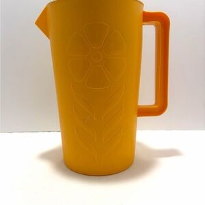Vintage Sterilite Drink Pitcher Plastic Orange Retro Kitchen Floral 2 Quart 70’s